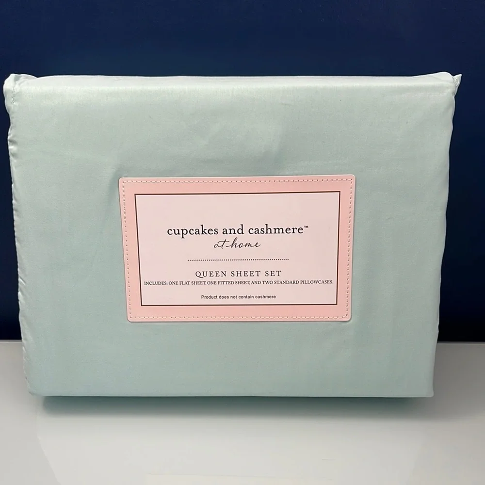 NWT Cupcakes and Cashmere Queen Sheets
